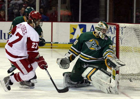 Men's hockey: Cody Goloubef